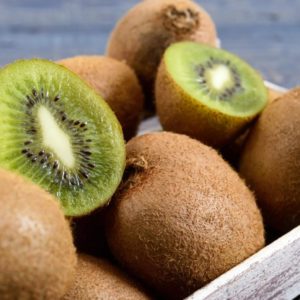 fresh ripe kiwi fruit wooden box table tropical fruit healthy food close up 193819 1166